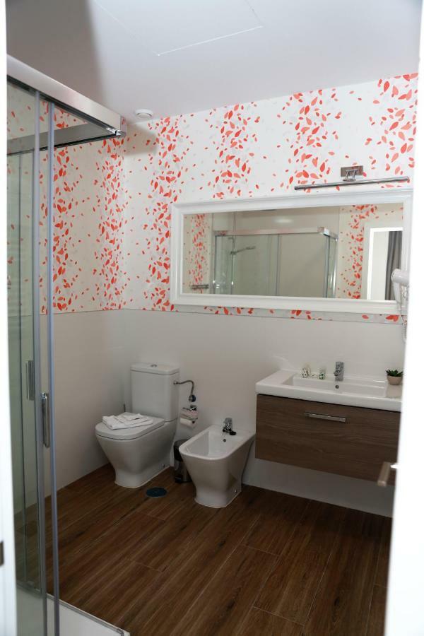 New Point Opera Aparthotel Madrid Ngoại thất bức ảnh